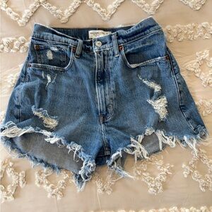 Abercrombie & Fitch The mom short high rise curve love size 26 EUC